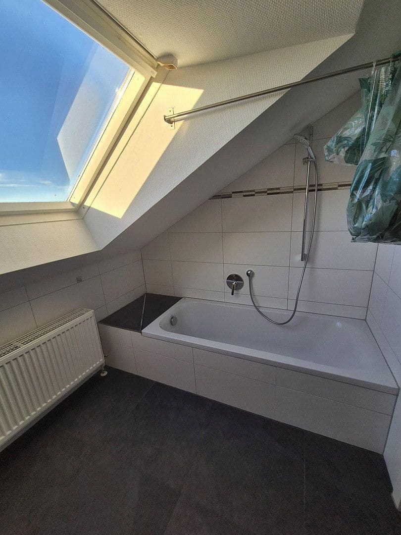 Prenájom bytu 3-izbový 85 m², Eberdingen, Bádensko-Wurttembersko Prenájom bytu 3-izbový 85 m², Eberdingen, Bádensko-Wurttembersko