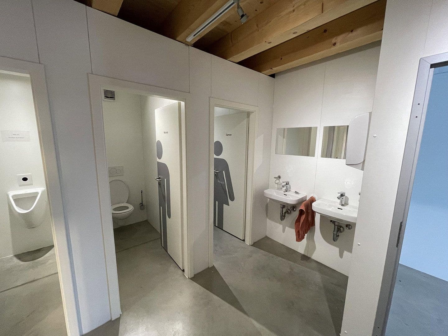 Prenájom nebytového priestoru 1.580 m², Allinger Straße 8c, Vilshofen an der Donau, Bavorsko Prenájom nebytového priestoru 1.580 m², Allinger Straße 8c, Vilshofen an der Donau, Bavorsko