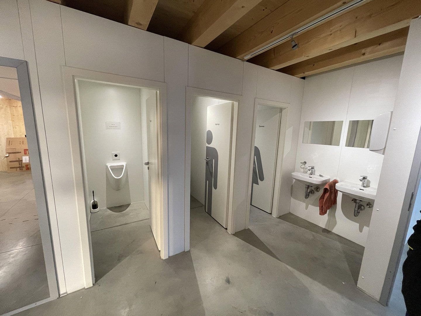 Prenájom nebytového priestoru 1.580 m², Allinger Straße 8c, Vilshofen an der Donau, Bavorsko Prenájom nebytového priestoru 1.580 m², Allinger Straße 8c, Vilshofen an der Donau, Bavorsko