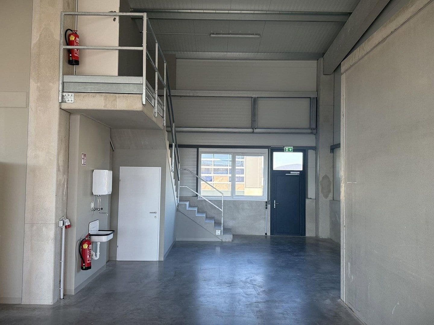 Prenájom nebytového priestoru 2.082 m², Gewerbepark B17 / II / Straße 3 / Objekt 11, Teesdorf, Dolné Rakúsko Prenájom nebytového priestoru 2.082 m², Gewerbepark B17 / II / Straße 3 / Objekt 11, Teesdorf, Dolné Rakúsko