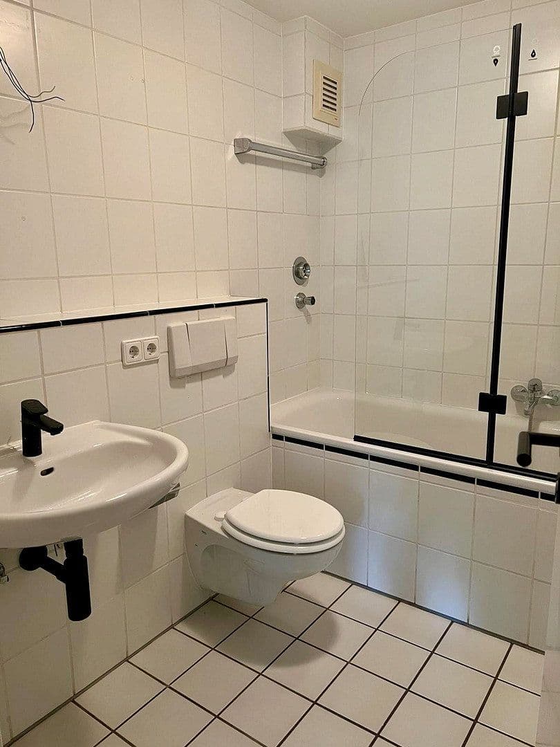 Prenájom bytu 2-izbový 62 m², Rheindorfer Straße 168, Langenfeld (Rheinland), Severné Porýnie - Westfálsko Prenájom bytu 2-izbový 62 m², Rheindorfer Straße 168, Langenfeld (Rheinland), Severné Porýnie - Westfálsko
