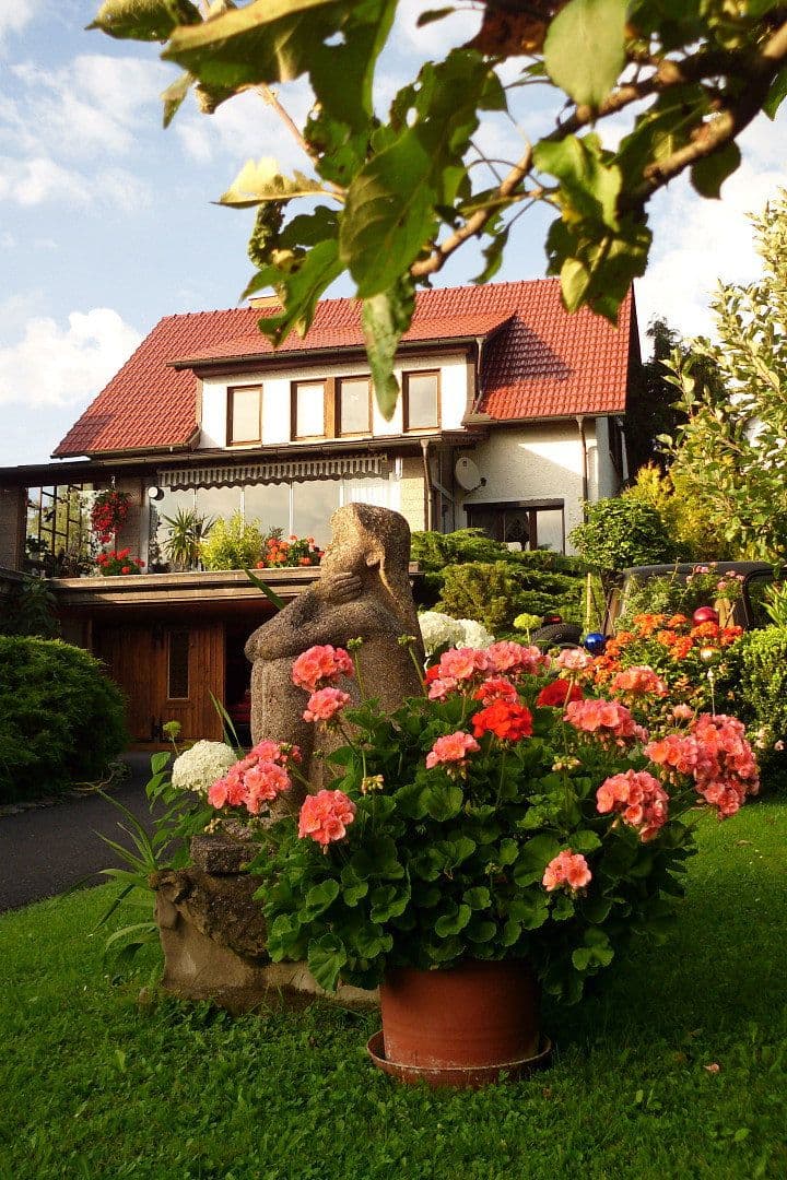 Predaj domu 165 m², pozemek 1.325 m², Heldburg, Durínsko Predaj domu 165 m², pozemek 1.325 m², Heldburg, Durínsko