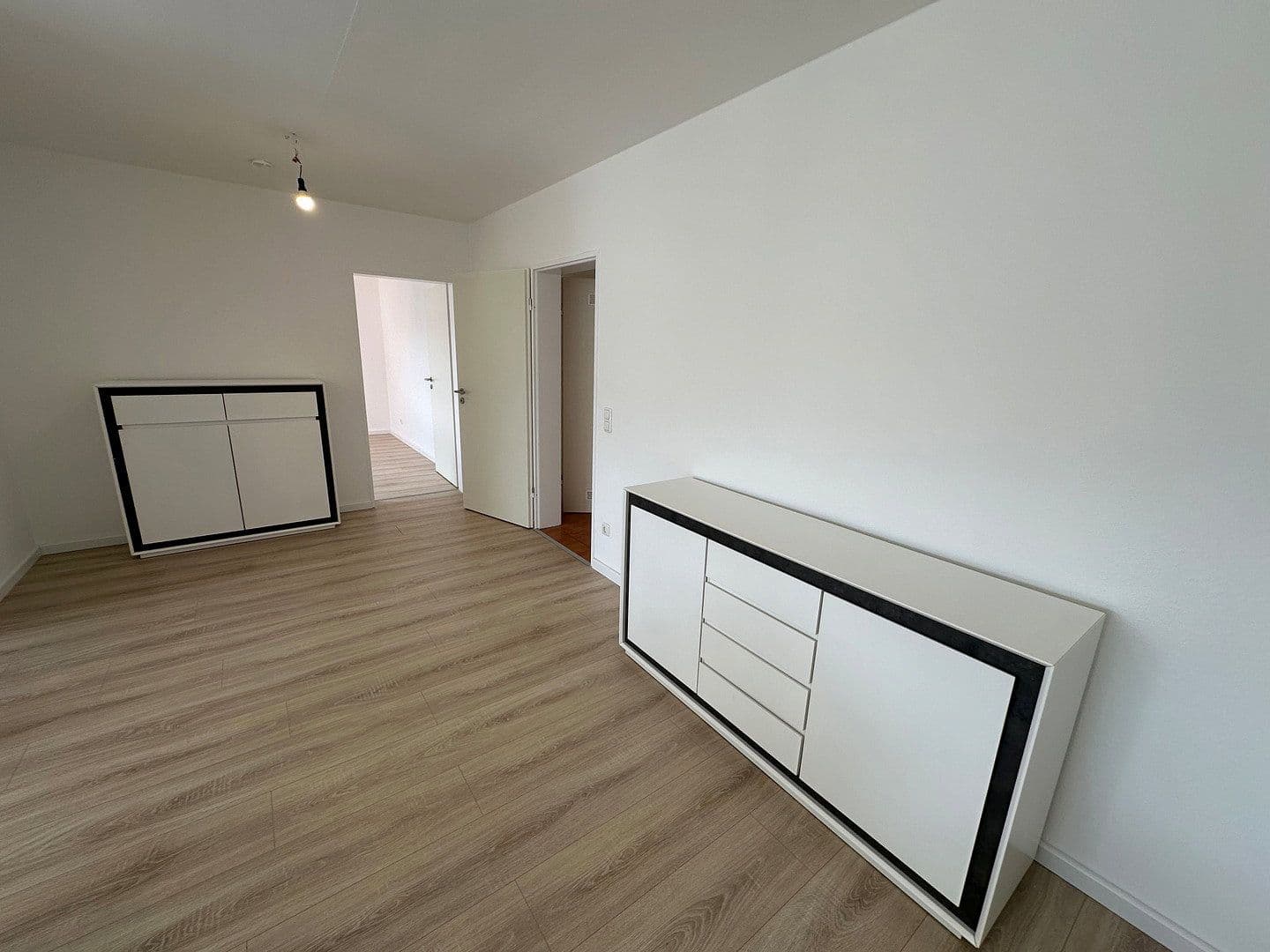 Predaj domu 2.459 m², pozemek 3.700 m², An der Landwehr 25, Bielefeld, Severné Porýnie - Westfálsko Predaj domu 2.459 m², pozemek 3.700 m², An der Landwehr 25, Bielefeld, Severné Porýnie - Westfálsko