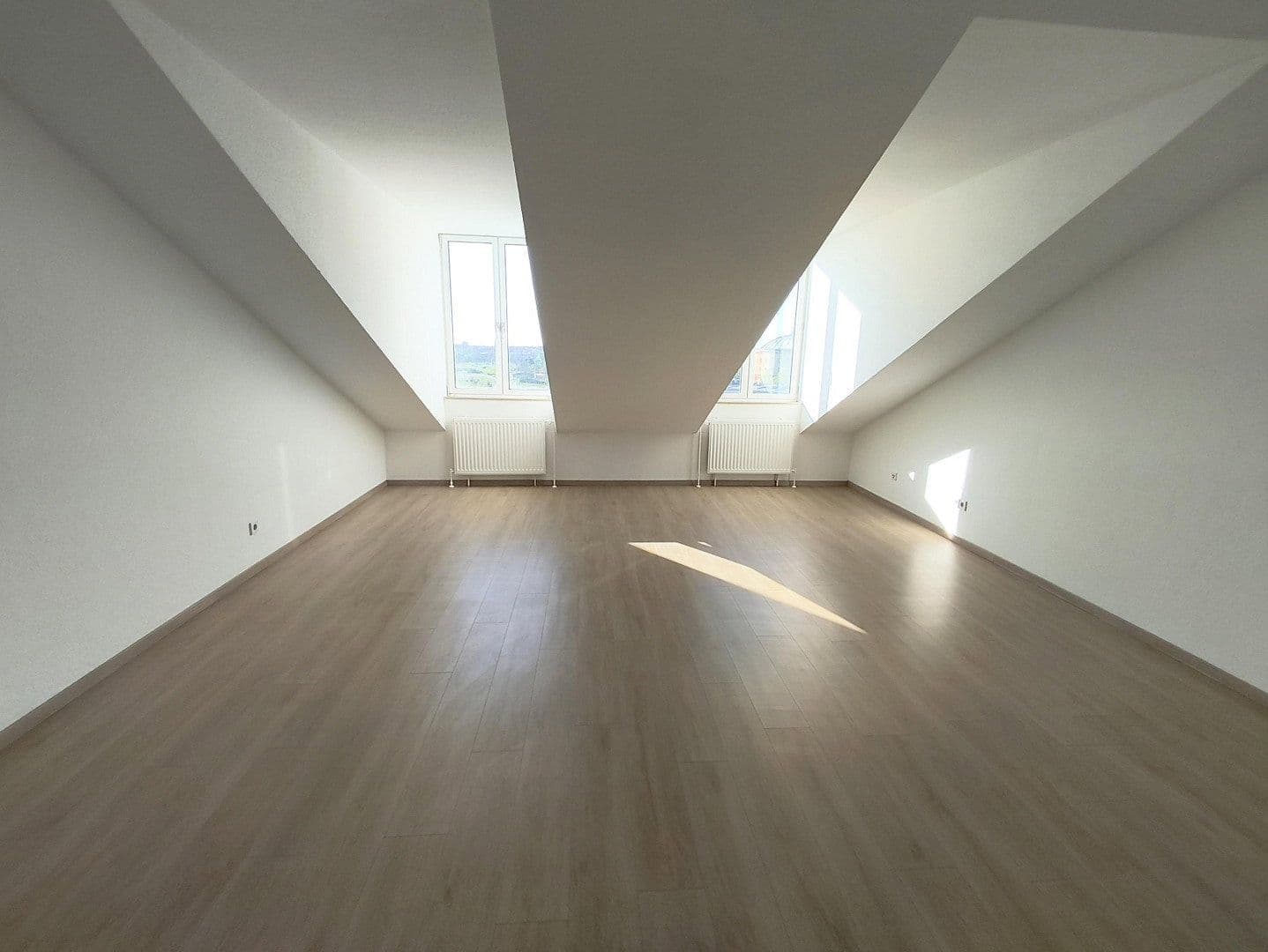 Prenájom bytu 2-izbový 80 m², Frickestraße 2-4, Leipzig, Sasko Prenájom bytu 2-izbový 80 m², Frickestraße 2-4, Leipzig, Sasko