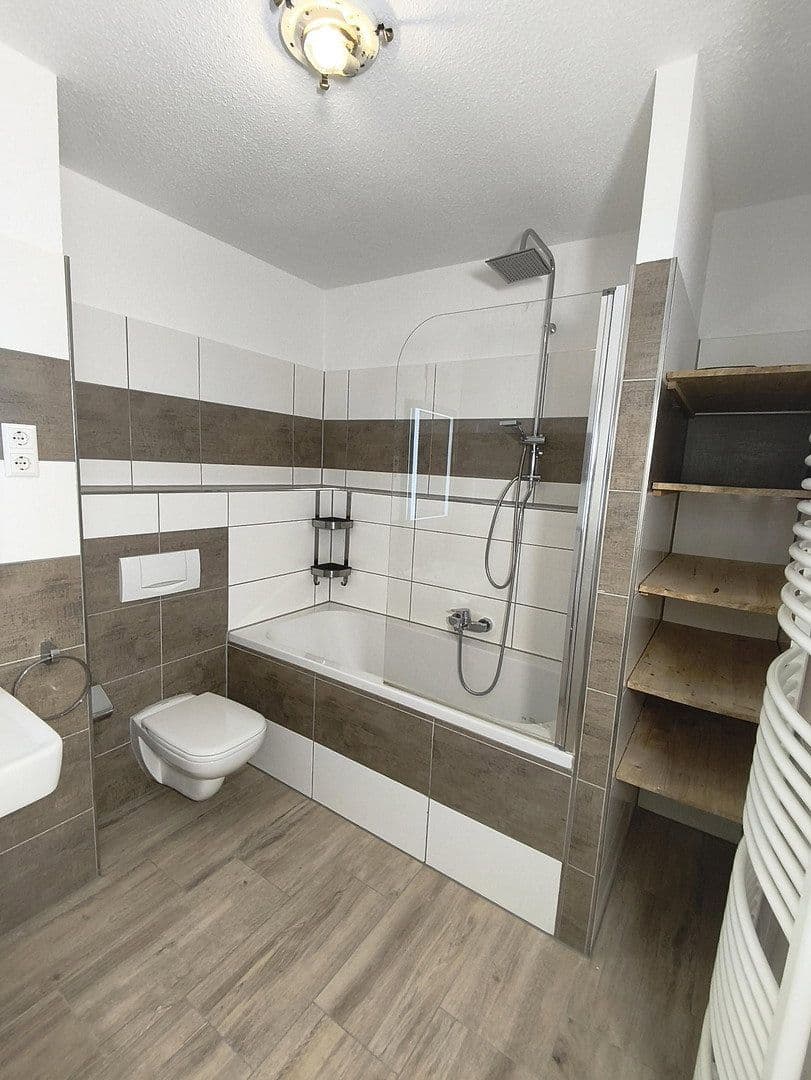 Prenájom bytu 2-izbový 80 m², Frickestraße 2-4, Leipzig, Sasko Prenájom bytu 2-izbový 80 m², Frickestraße 2-4, Leipzig, Sasko