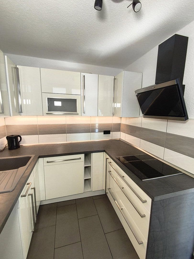 Prenájom bytu 2-izbový 80 m², Frickestraße 2-4, Leipzig, Sasko Prenájom bytu 2-izbový 80 m², Frickestraße 2-4, Leipzig, Sasko