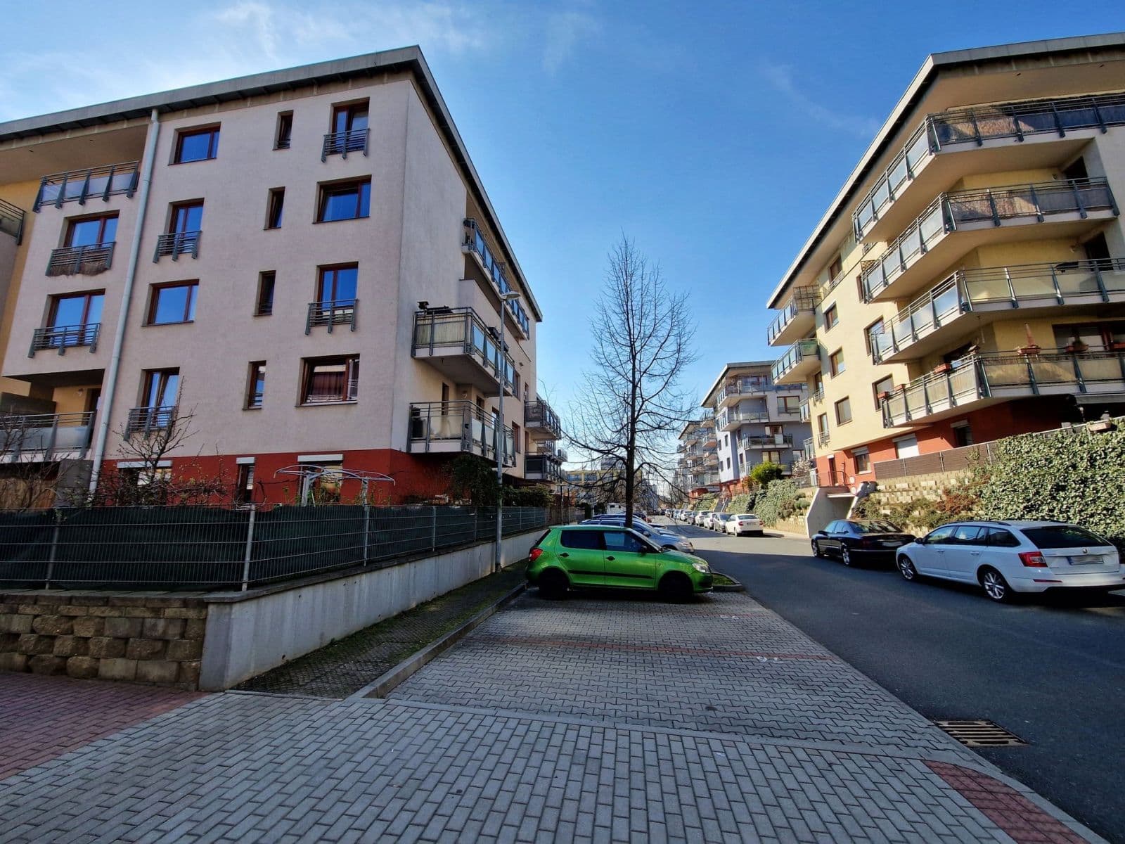 Prenájom bytu 3-izbový 65 m², Jana Přibíka, Praha, Praha Prenájom bytu 3-izbový 65 m², Jana Přibíka, Praha, Praha