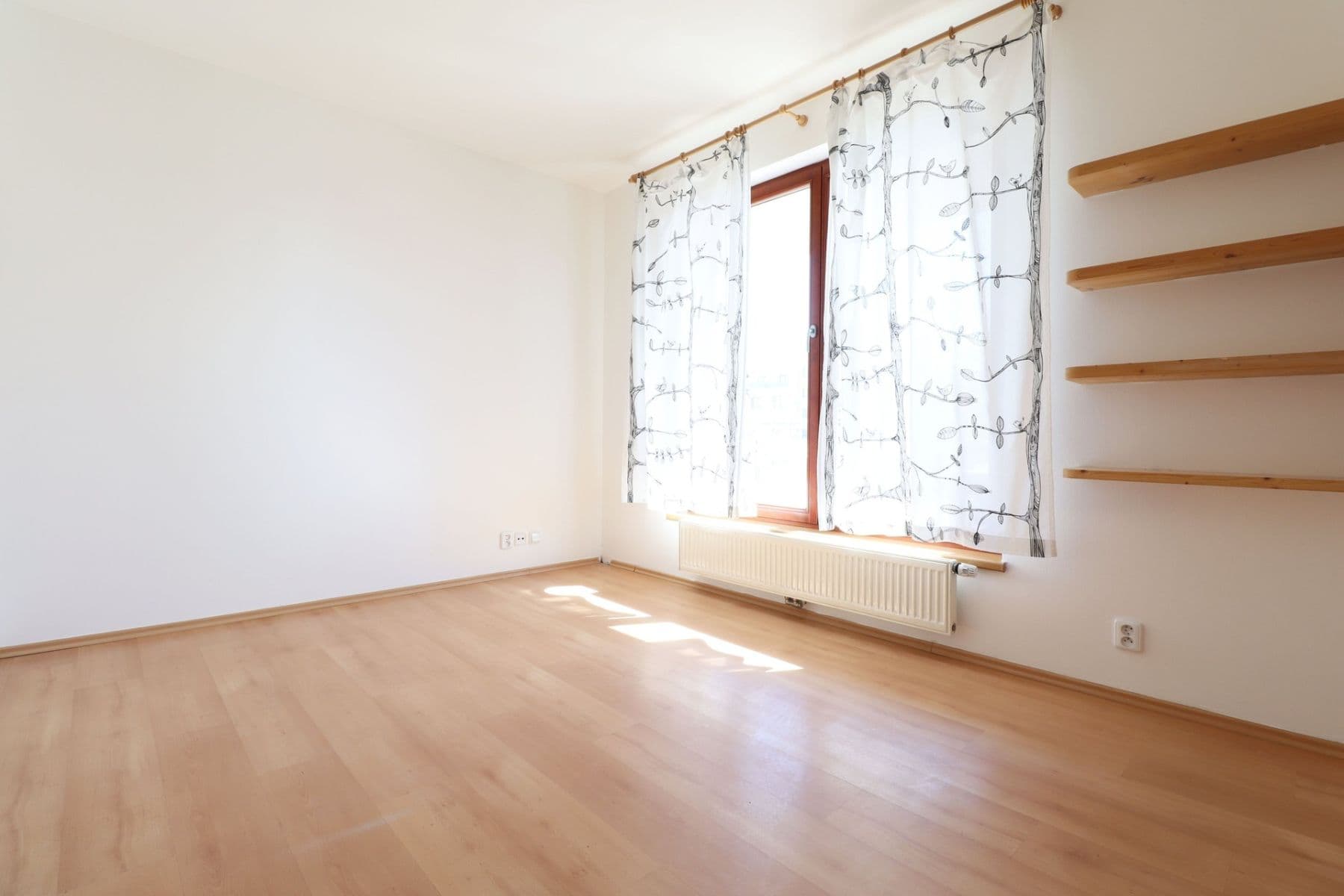 Prenájom bytu 3-izbový 65 m², Jana Přibíka, Praha, Praha Prenájom bytu 3-izbový 65 m², Jana Přibíka, Praha, Praha