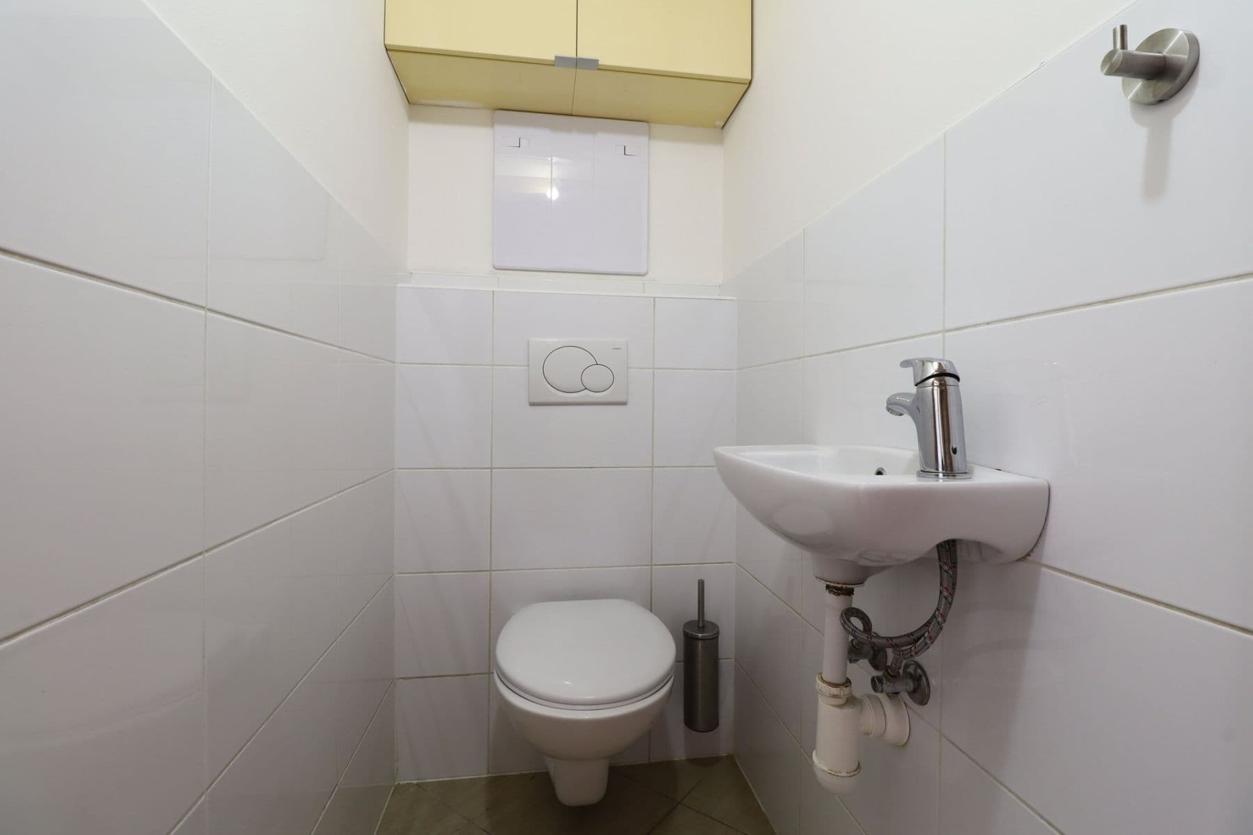 Prenájom bytu 3-izbový 65 m², Jana Přibíka, Praha, Praha Prenájom bytu 3-izbový 65 m², Jana Přibíka, Praha, Praha