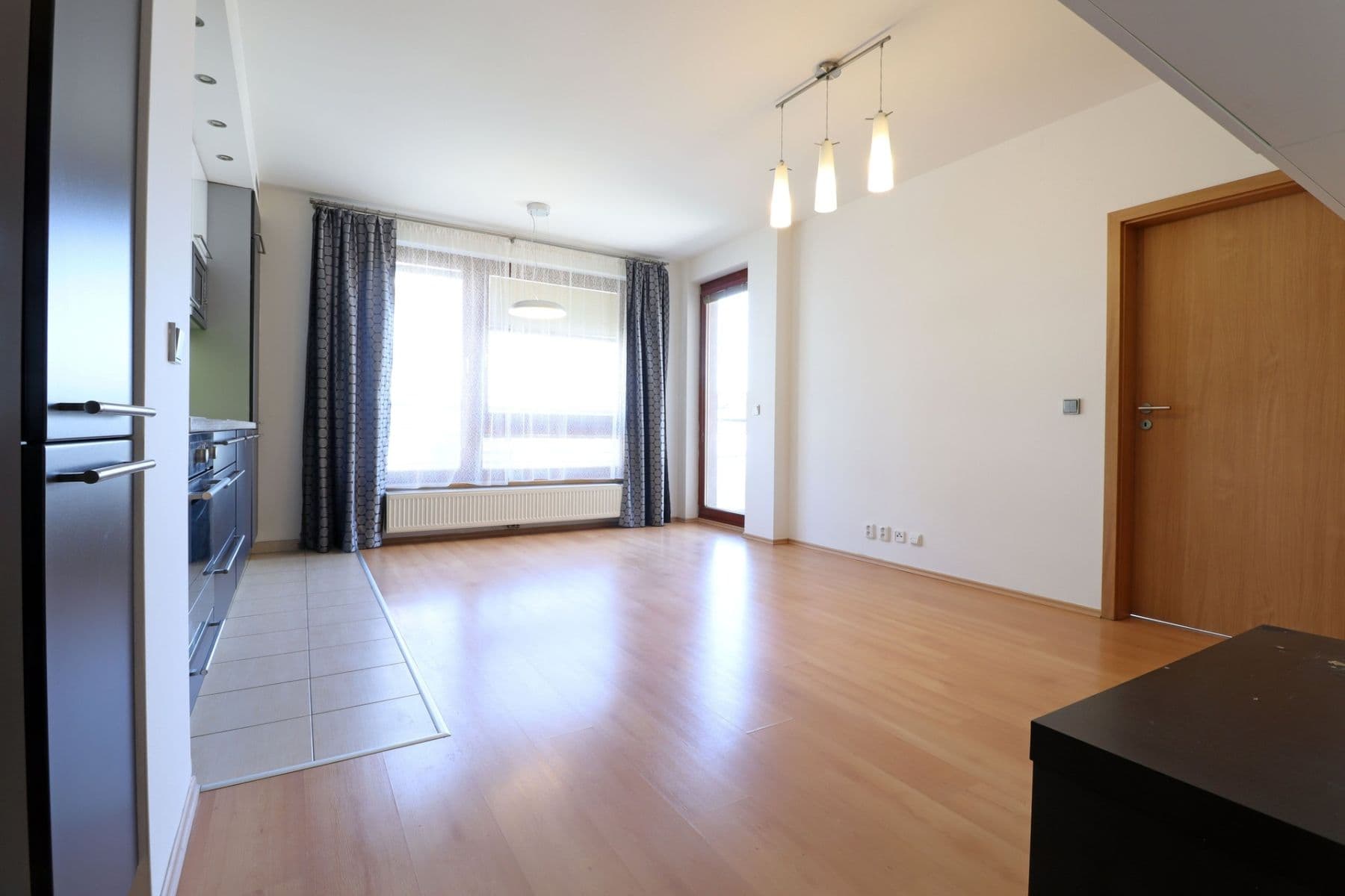 Prenájom bytu 3-izbový 65 m², Jana Přibíka, Praha, Praha Prenájom bytu 3-izbový 65 m², Jana Přibíka, Praha, Praha