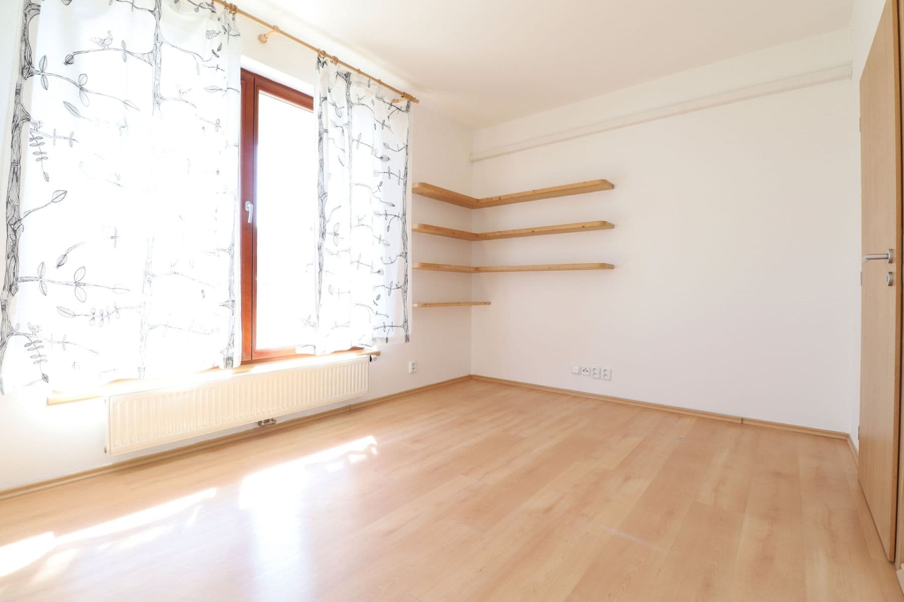 Prenájom bytu 3-izbový 65 m², Jana Přibíka, Praha, Praha Prenájom bytu 3-izbový 65 m², Jana Přibíka, Praha, Praha