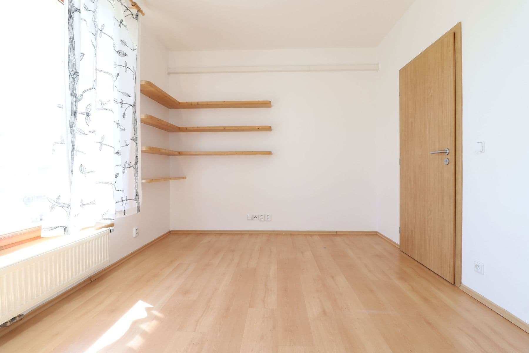 Prenájom bytu 3-izbový 65 m², Jana Přibíka, Praha, Praha Prenájom bytu 3-izbový 65 m², Jana Přibíka, Praha, Praha