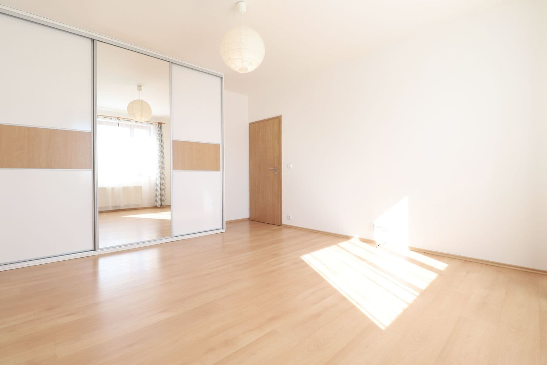 Prenájom bytu 3-izbový 65 m², Jana Přibíka, Praha, Praha Prenájom bytu 3-izbový 65 m², Jana Přibíka, Praha, Praha