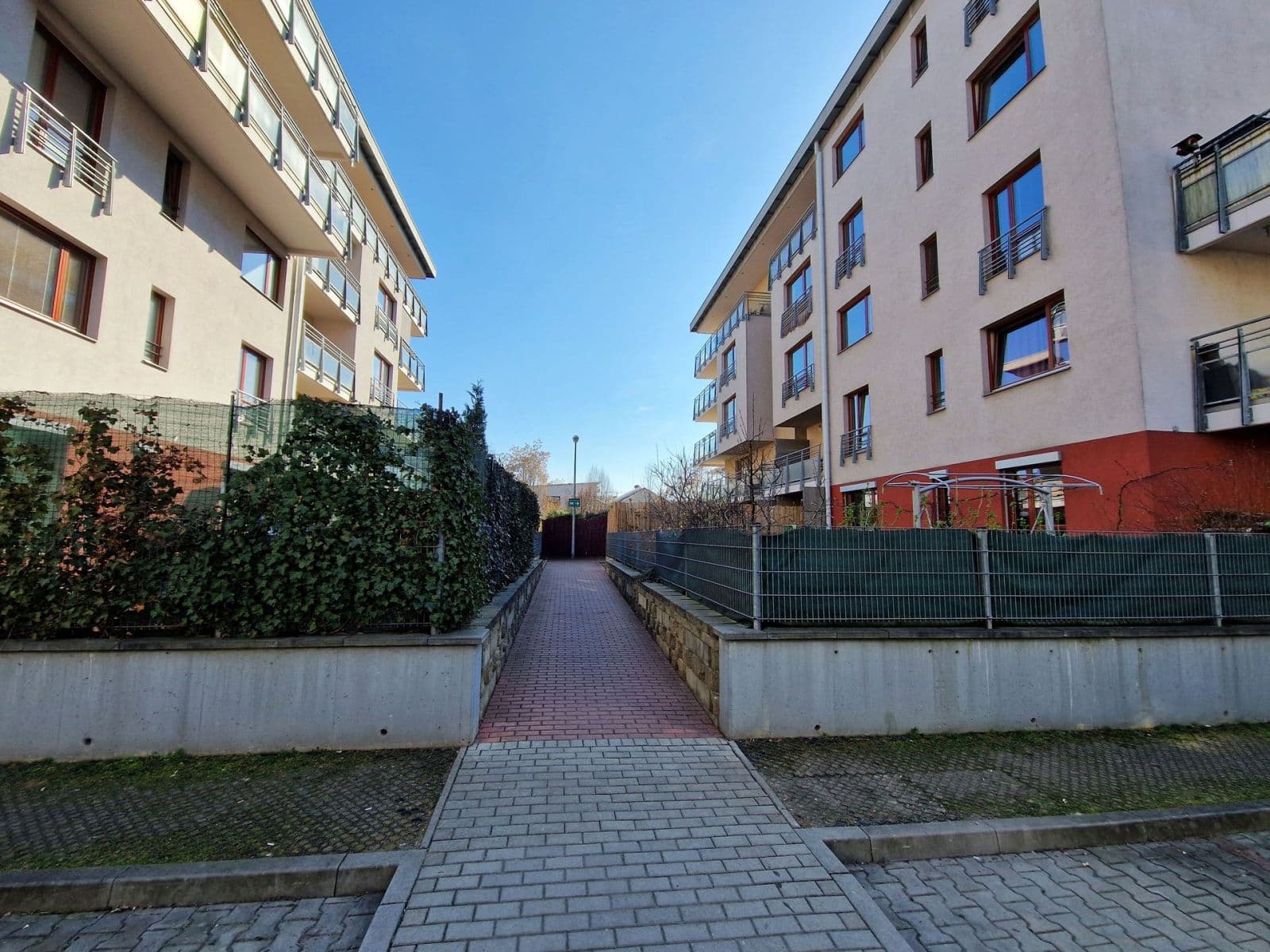 Prenájom bytu 3-izbový 65 m², Jana Přibíka, Praha, Praha Prenájom bytu 3-izbový 65 m², Jana Přibíka, Praha, Praha