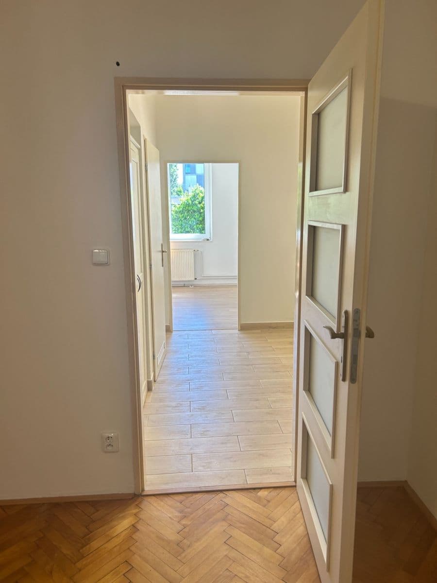 Prenájom bytu 1-izbový 45 m², V Nových Vokovicích, Praha, Praha Prenájom bytu 1-izbový 45 m², V Nových Vokovicích, Praha, Praha