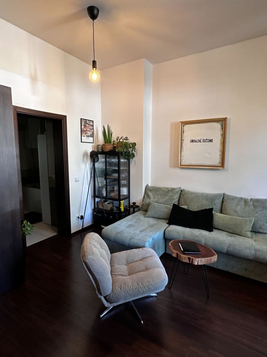 Prenájom bytu 1-izbový 27 m², Kamenická, Praha, Praha Prenájom bytu 1-izbový 27 m², Kamenická, Praha, Praha