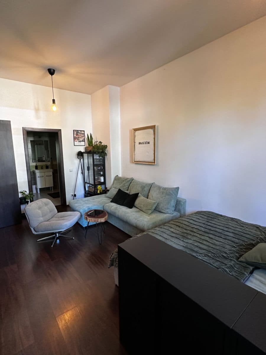 Prenájom bytu 1-izbový 27 m², Kamenická, Praha, Praha Prenájom bytu 1-izbový 27 m², Kamenická, Praha, Praha