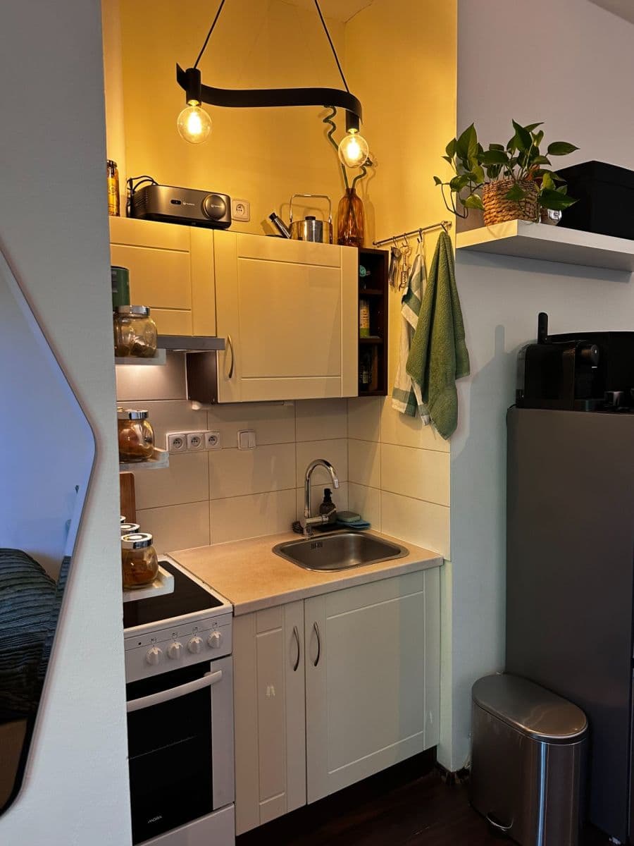 Prenájom bytu 1-izbový 27 m², Kamenická, Praha, Praha Prenájom bytu 1-izbový 27 m², Kamenická, Praha, Praha