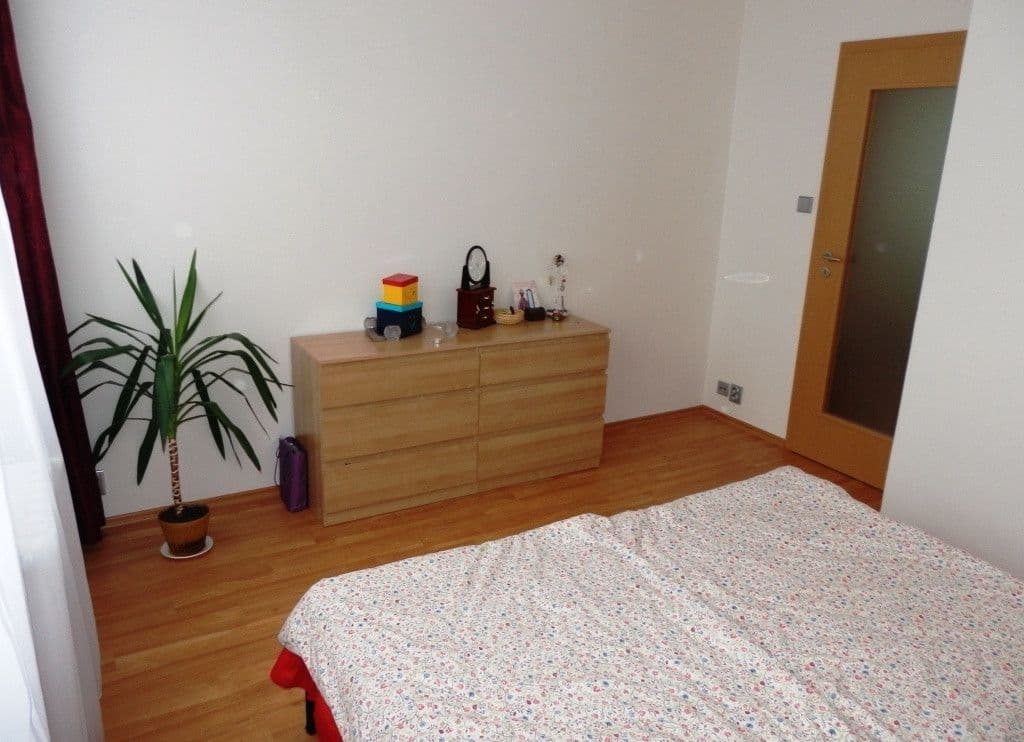 Prenájom bytu 3-izbový 66 m², K Olympiku, Praha, Praha Prenájom bytu 3-izbový 66 m², K Olympiku, Praha, Praha