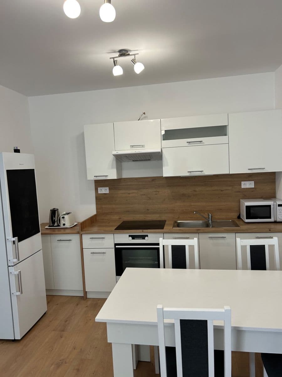 Prenájom bytu 2-izbový 51 m², Galvaniho, Ružinov, Bratislavský kraj Prenájom bytu 2-izbový 51 m², Galvaniho, Ružinov, Bratislavský kraj