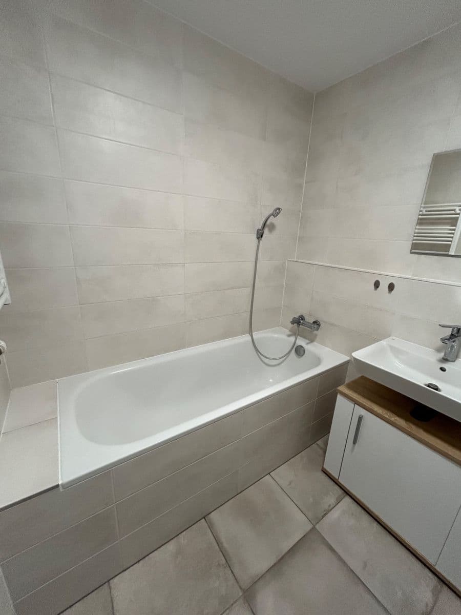 Prenájom bytu 2-izbový 51 m², Galvaniho, Ružinov, Bratislavský kraj Prenájom bytu 2-izbový 51 m², Galvaniho, Ružinov, Bratislavský kraj