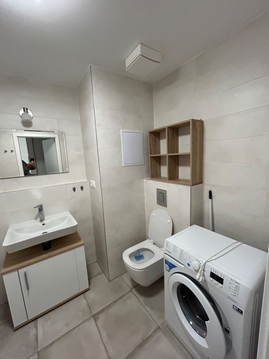 Prenájom bytu 2-izbový 51 m², Galvaniho, Ružinov, Bratislavský kraj Prenájom bytu 2-izbový 51 m², Galvaniho, Ružinov, Bratislavský kraj