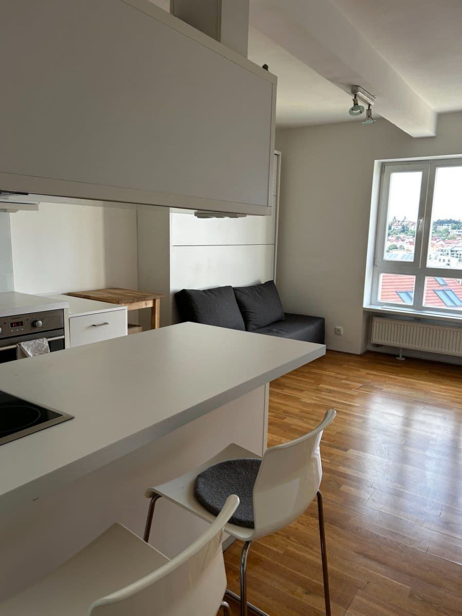 Prenájom bytu 1-izbový 27 m², Šlikova, Praha, Praha Prenájom bytu 1-izbový 27 m², Šlikova, Praha, Praha