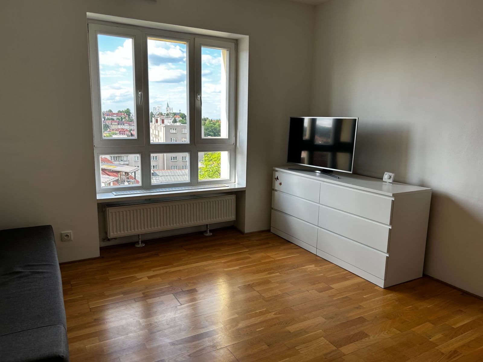 Prenájom bytu 1-izbový 27 m², Šlikova, Praha, Praha Prenájom bytu 1-izbový 27 m², Šlikova, Praha, Praha
