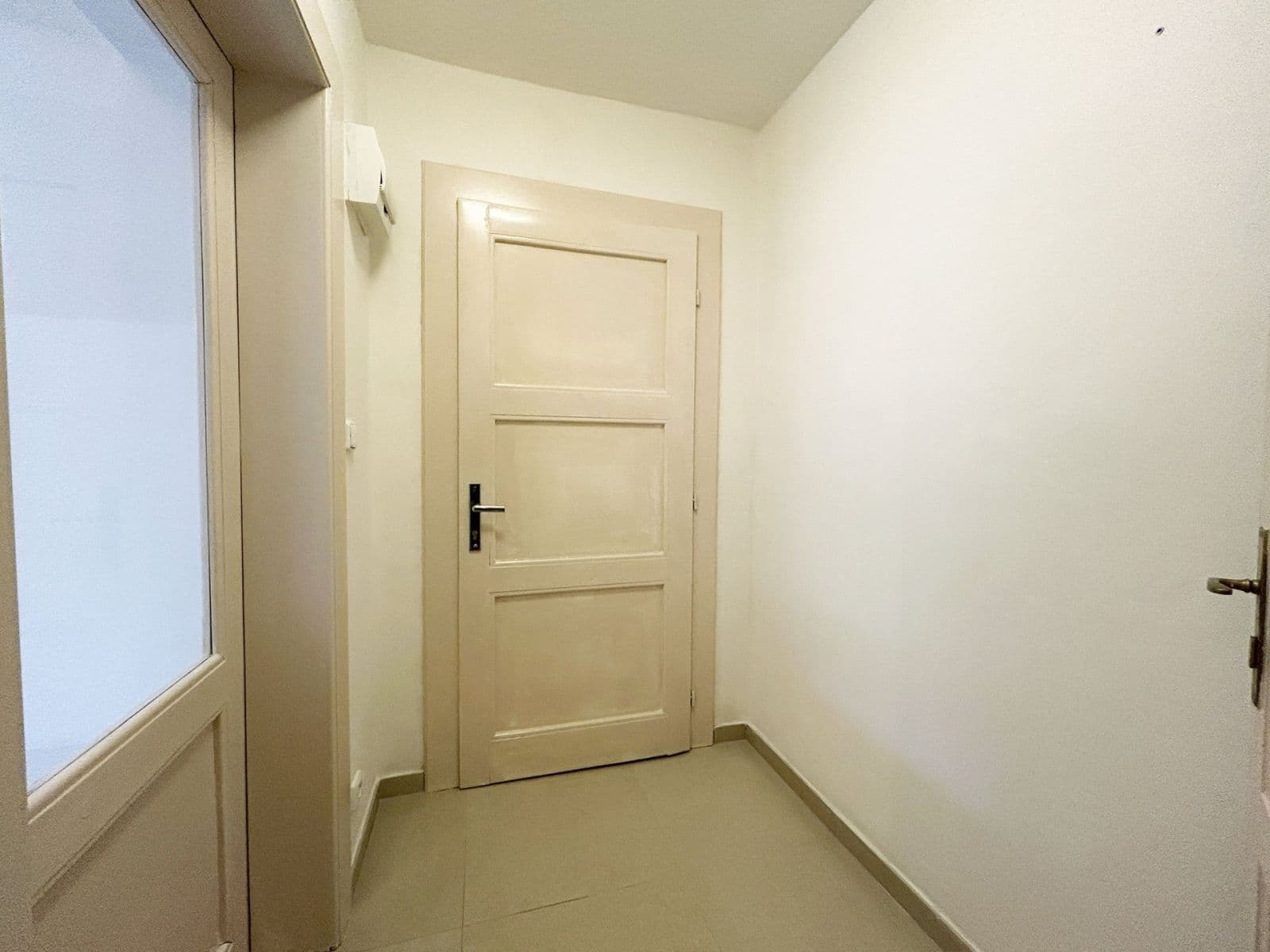 Prenájom bytu 1-izbový 24 m², Kounická, Praha, Praha Prenájom bytu 1-izbový 24 m², Kounická, Praha, Praha