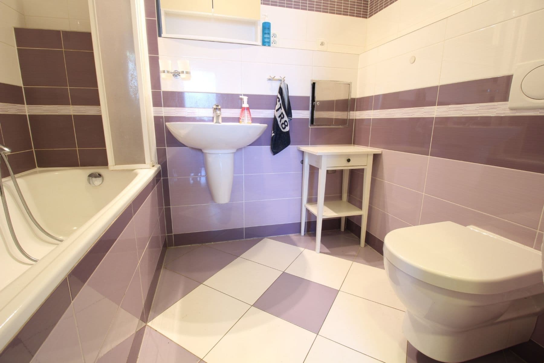 Prenájom bytu 2-izbový 59 m², Rýnská, Praha, Praha Prenájom bytu 2-izbový 59 m², Rýnská, Praha, Praha