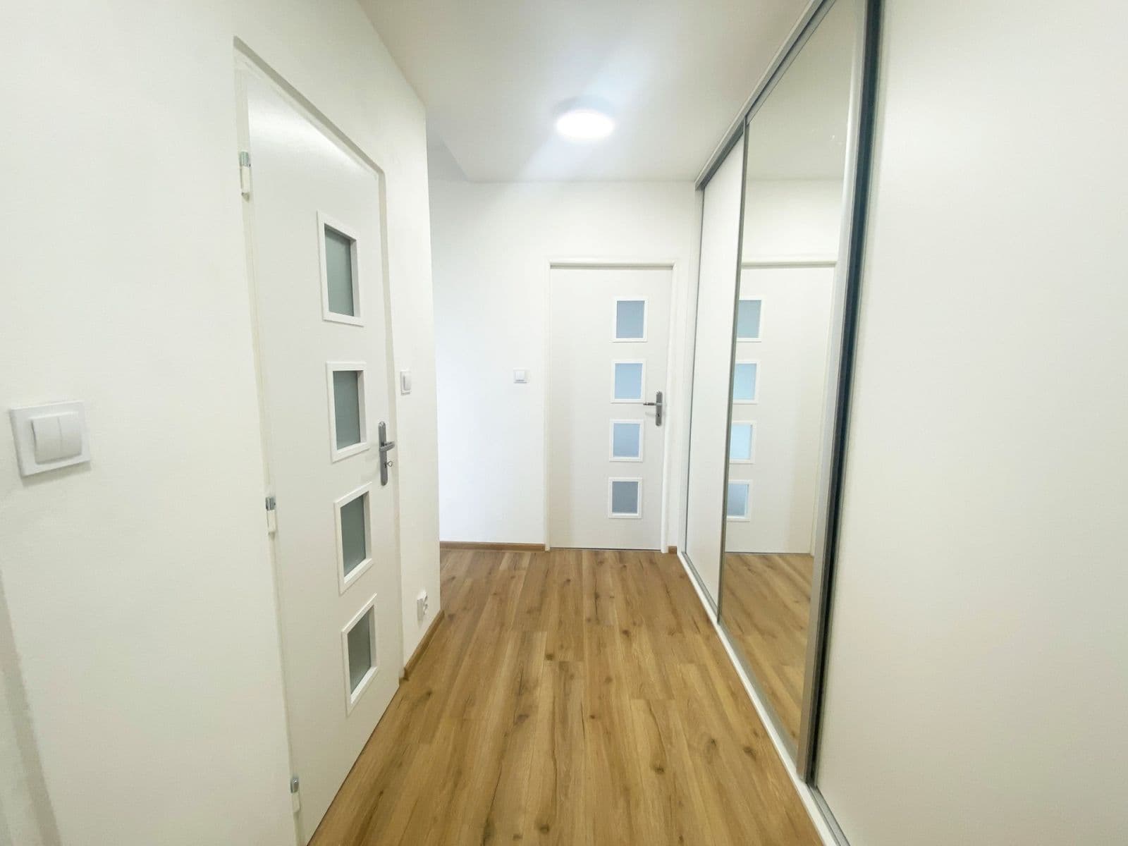 Prenájom bytu 2-izbový 55 m², Hyacintová, Praha, Praha Prenájom bytu 2-izbový 55 m², Hyacintová, Praha, Praha
