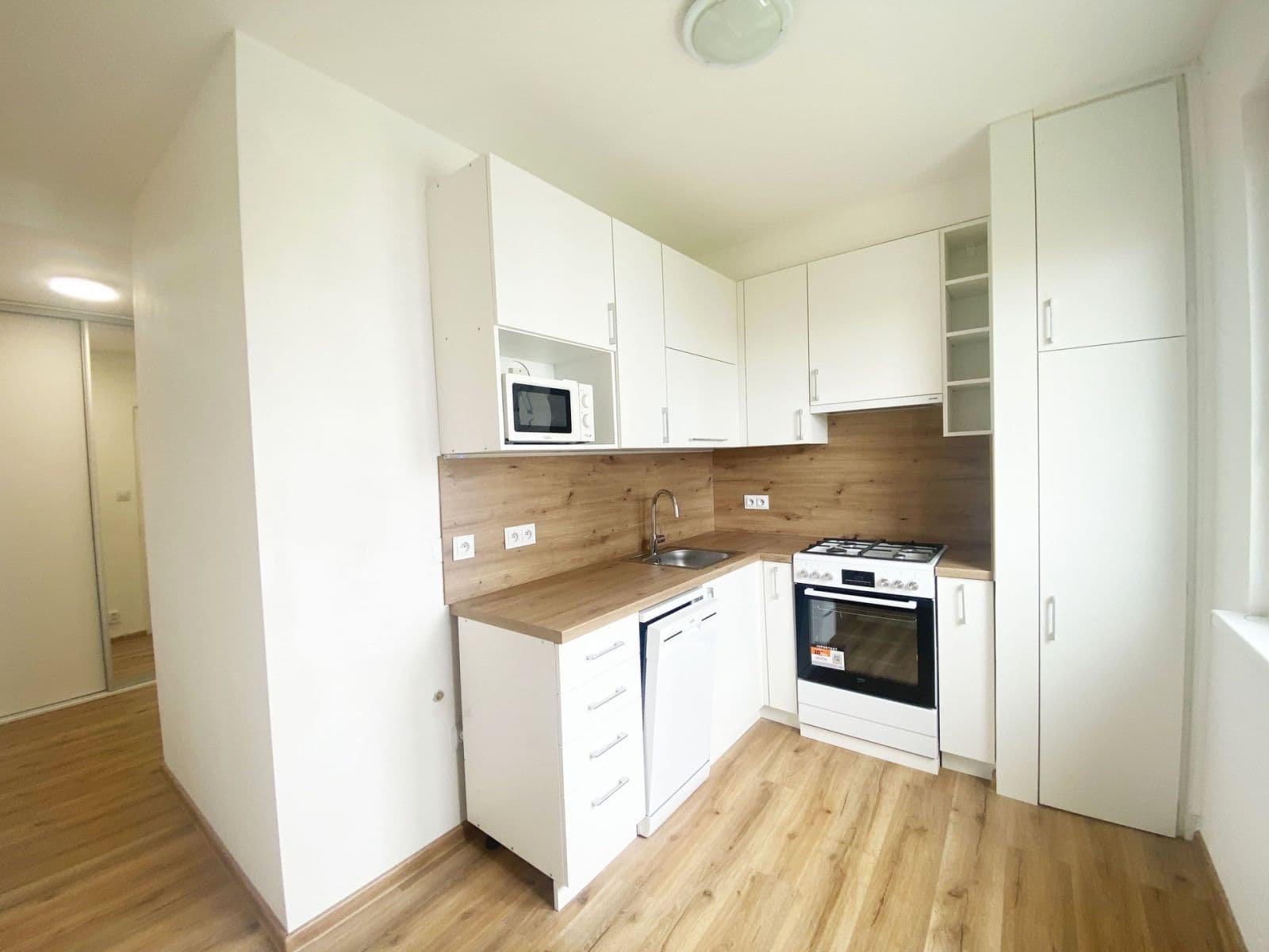Prenájom bytu 2-izbový 55 m², Hyacintová, Praha, Praha Prenájom bytu 2-izbový 55 m², Hyacintová, Praha, Praha