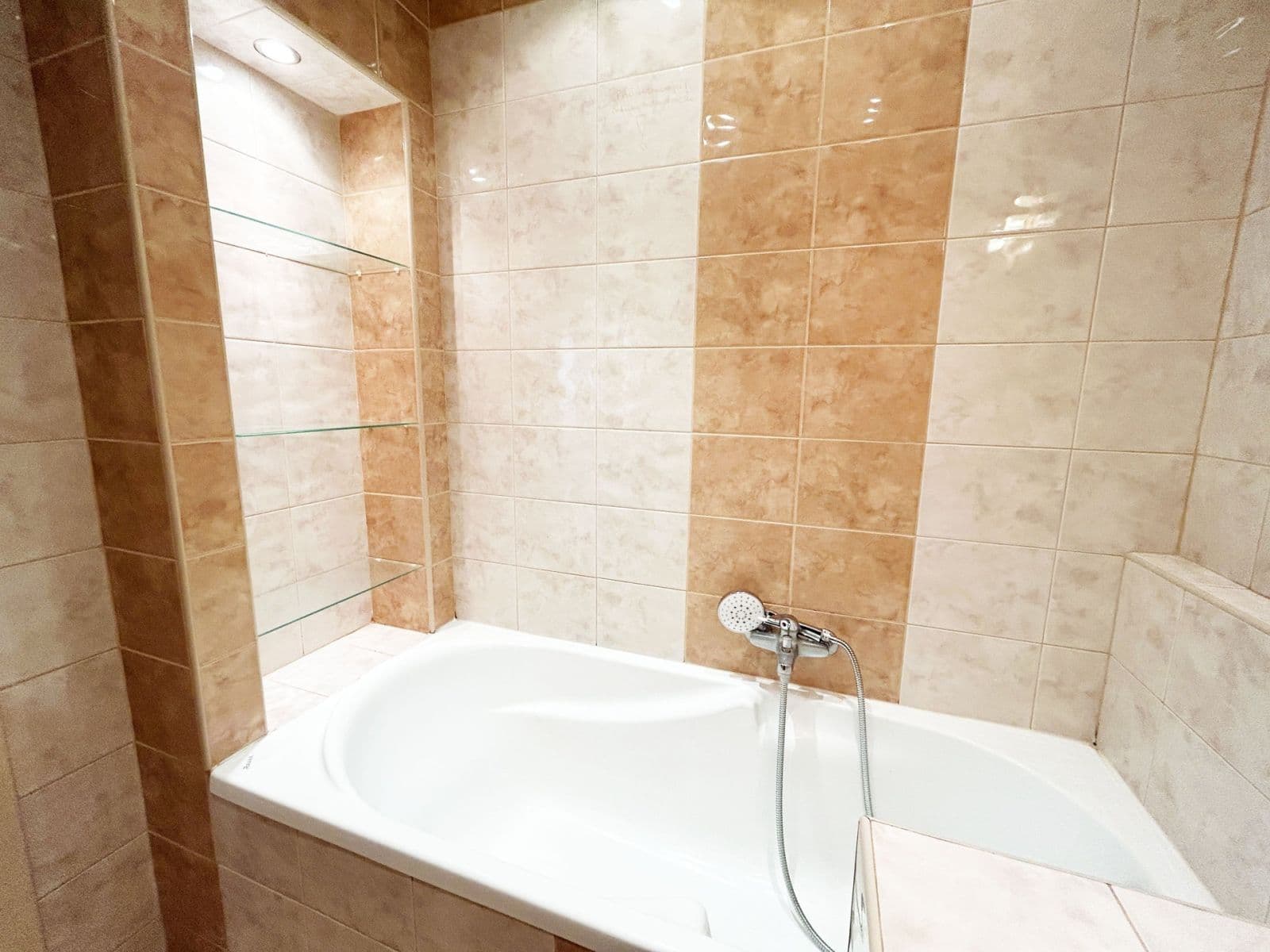 Prenájom bytu 3-izbový 78 m², Pšenčíkova, Praha, Praha Prenájom bytu 3-izbový 78 m², Pšenčíkova, Praha, Praha