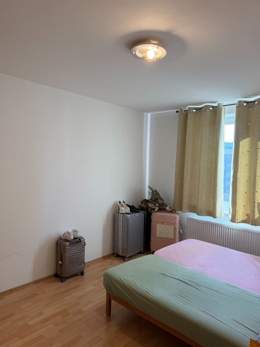 Prenájom bytu 3-izbový 78 m², Šternovská, Praha, Praha Prenájom bytu 3-izbový 78 m², Šternovská, Praha, Praha