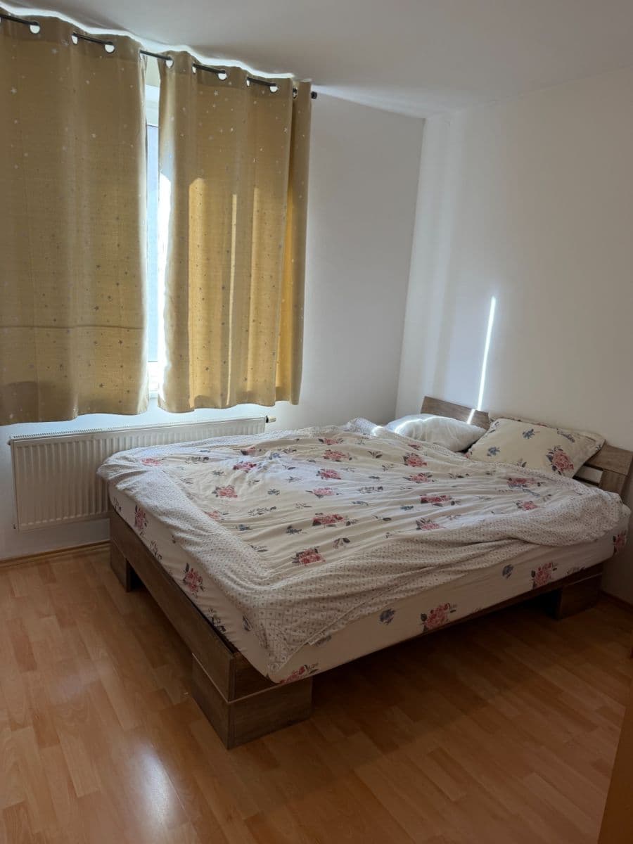Prenájom bytu 3-izbový 78 m², Šternovská, Praha, Praha Prenájom bytu 3-izbový 78 m², Šternovská, Praha, Praha