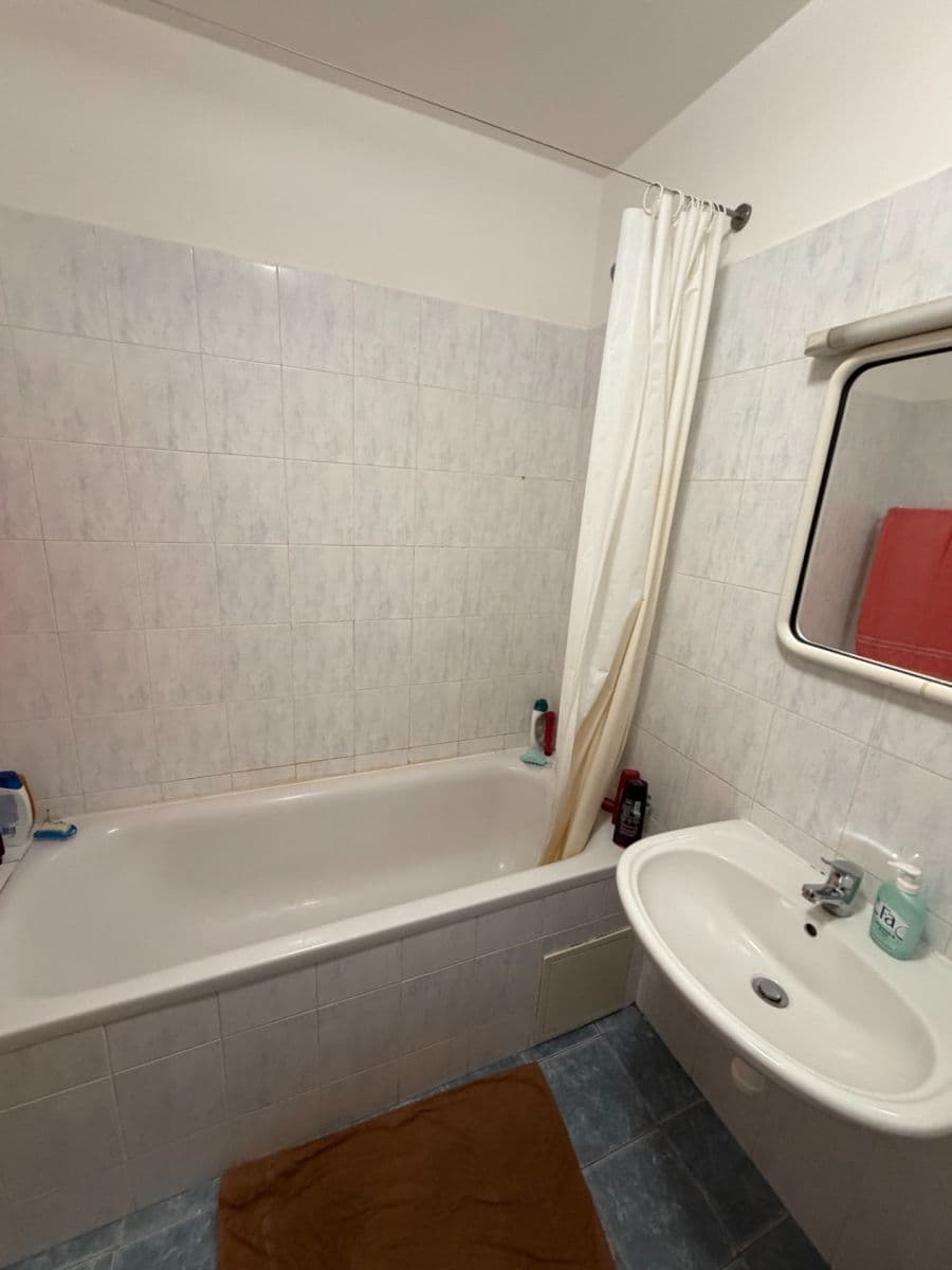 Prenájom bytu 3-izbový 78 m², Šternovská, Praha, Praha Prenájom bytu 3-izbový 78 m², Šternovská, Praha, Praha