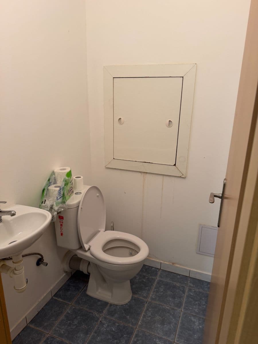 Prenájom bytu 3-izbový 78 m², Šternovská, Praha, Praha Prenájom bytu 3-izbový 78 m², Šternovská, Praha, Praha