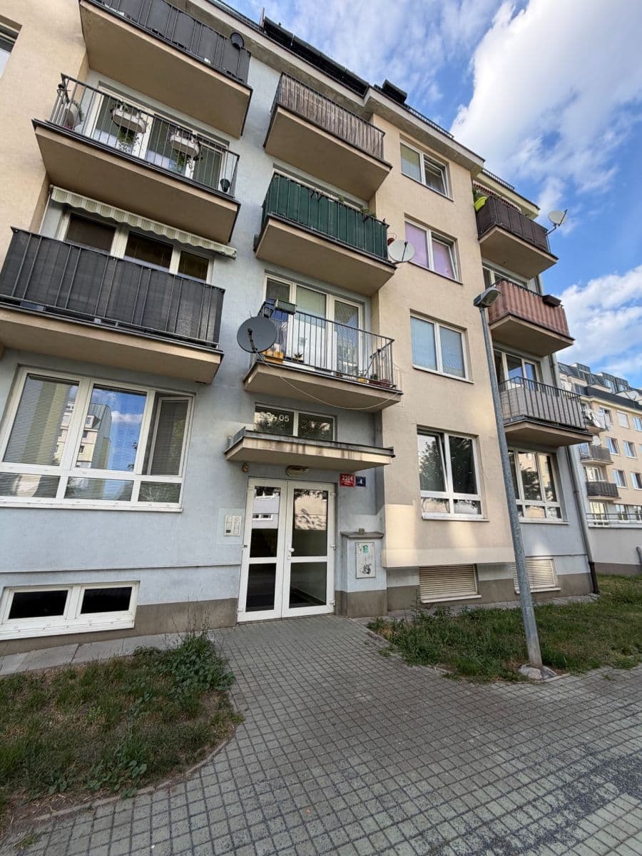 Prenájom bytu 3-izbový 78 m², Šternovská, Praha, Praha Prenájom bytu 3-izbový 78 m², Šternovská, Praha, Praha