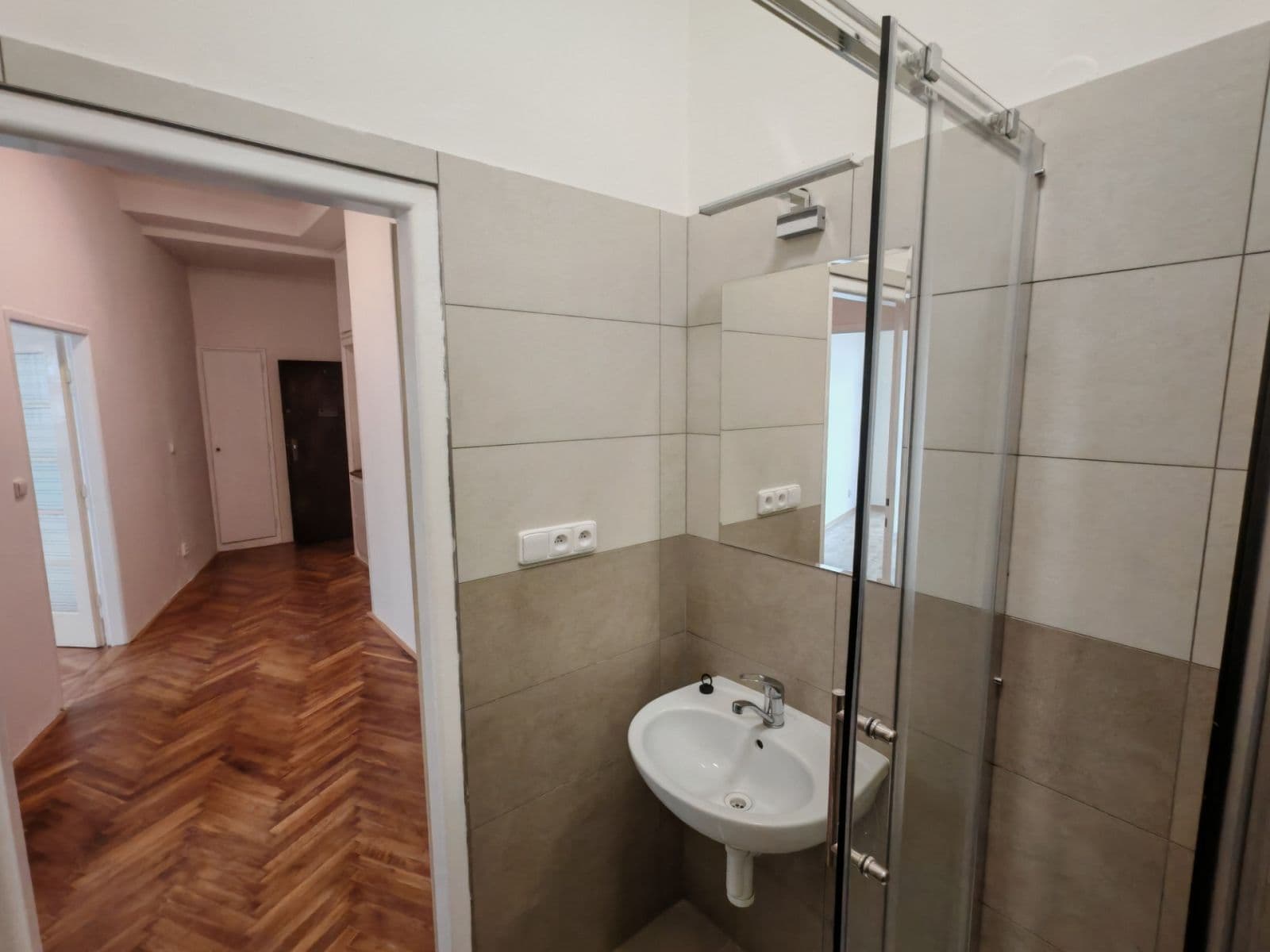 Prenájom bytu 2-izbový 50 m², U Elektrárny, Praha, Praha Prenájom bytu 2-izbový 50 m², U Elektrárny, Praha, Praha