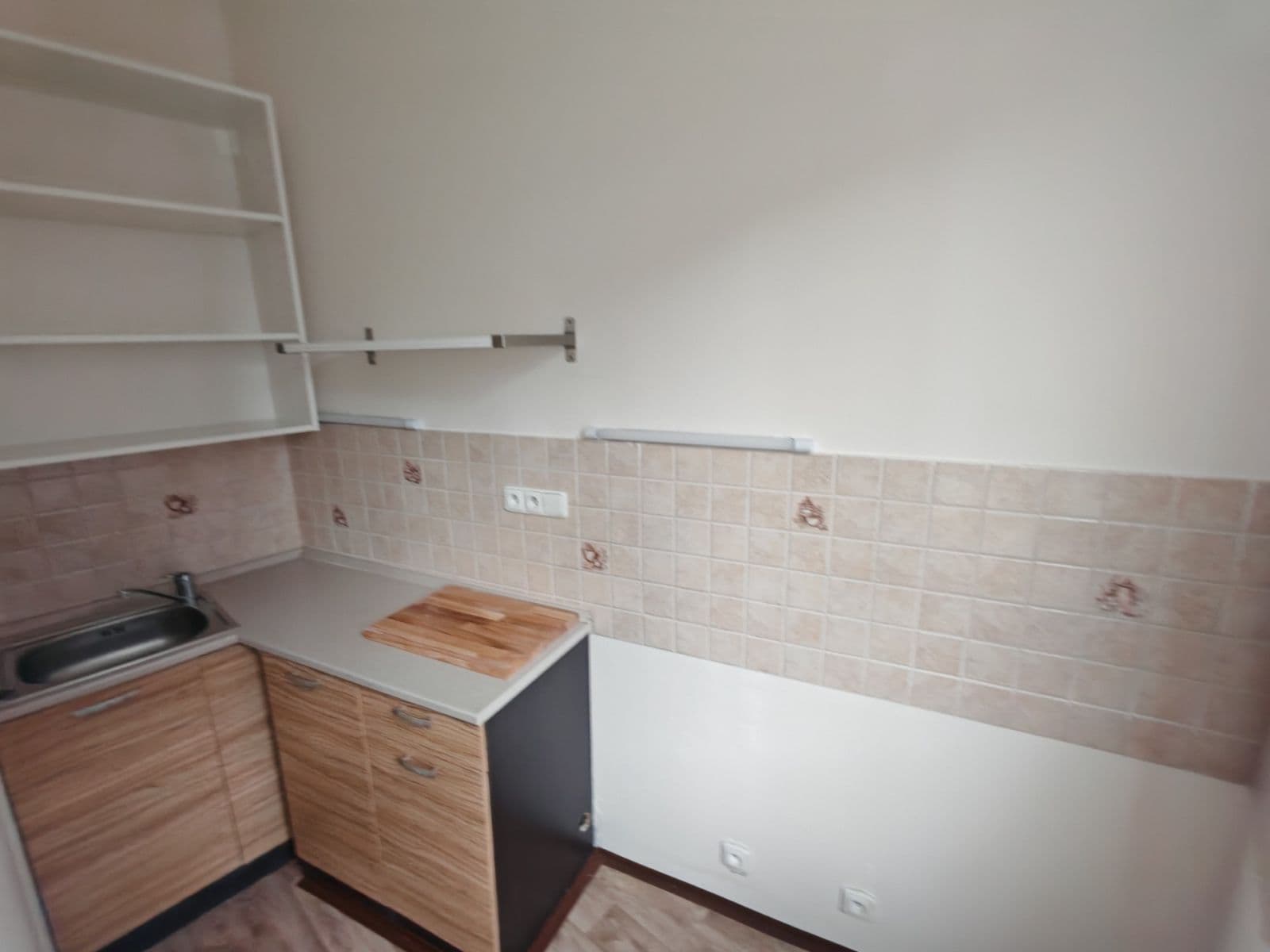 Prenájom bytu 2-izbový 50 m², U Elektrárny, Praha, Praha Prenájom bytu 2-izbový 50 m², U Elektrárny, Praha, Praha