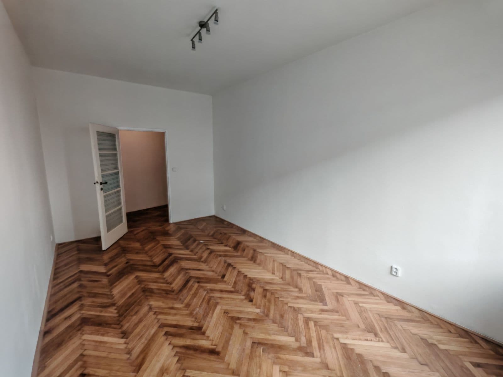 Prenájom bytu 2-izbový 50 m², U Elektrárny, Praha, Praha Prenájom bytu 2-izbový 50 m², U Elektrárny, Praha, Praha