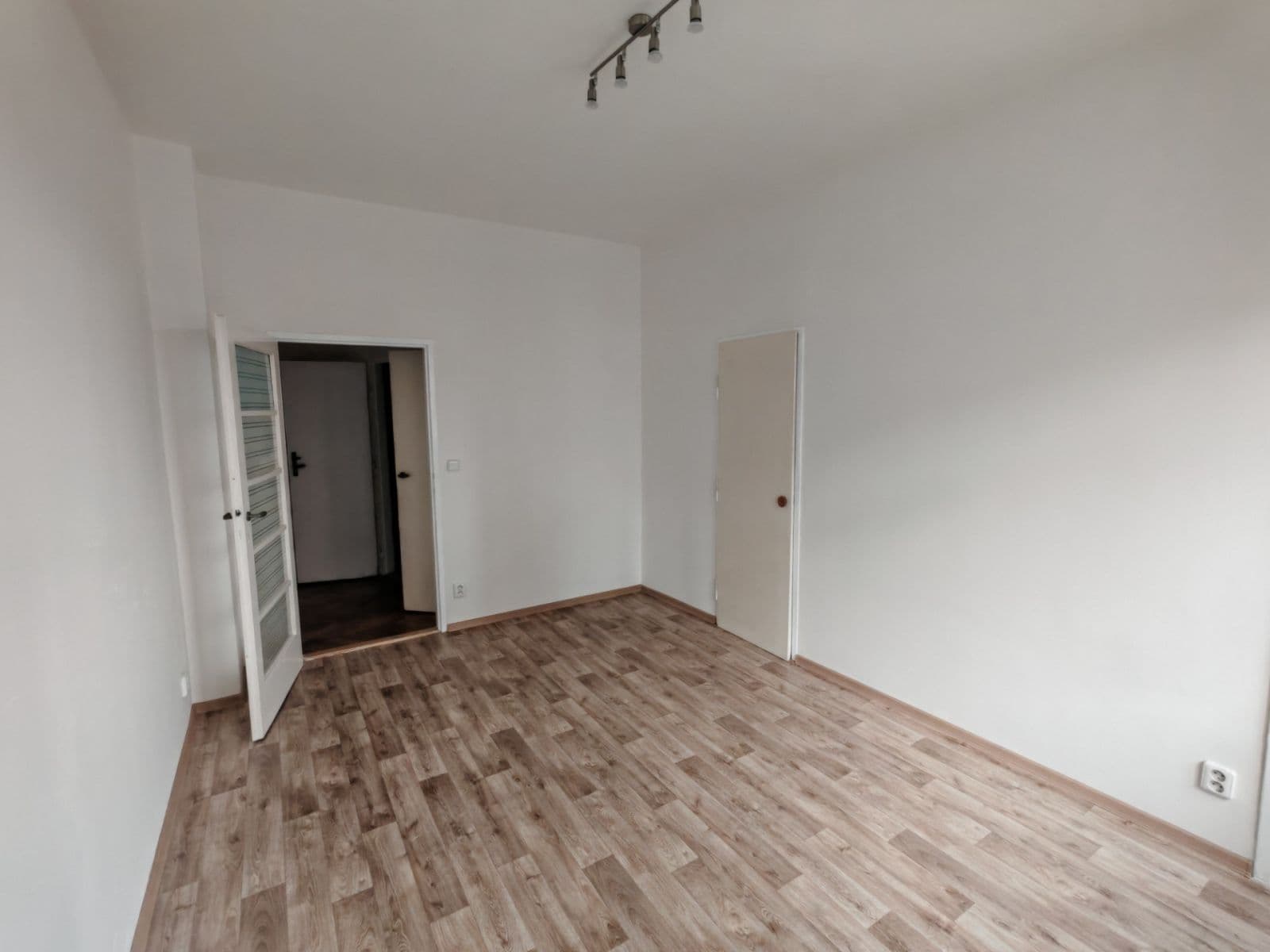 Prenájom bytu 2-izbový 50 m², U Elektrárny, Praha, Praha Prenájom bytu 2-izbový 50 m², U Elektrárny, Praha, Praha
