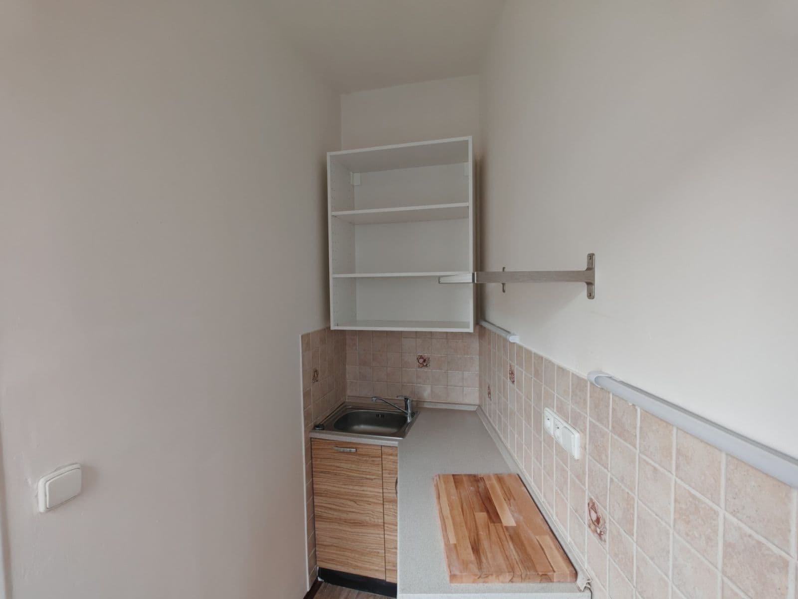 Prenájom bytu 2-izbový 50 m², U Elektrárny, Praha, Praha Prenájom bytu 2-izbový 50 m², U Elektrárny, Praha, Praha