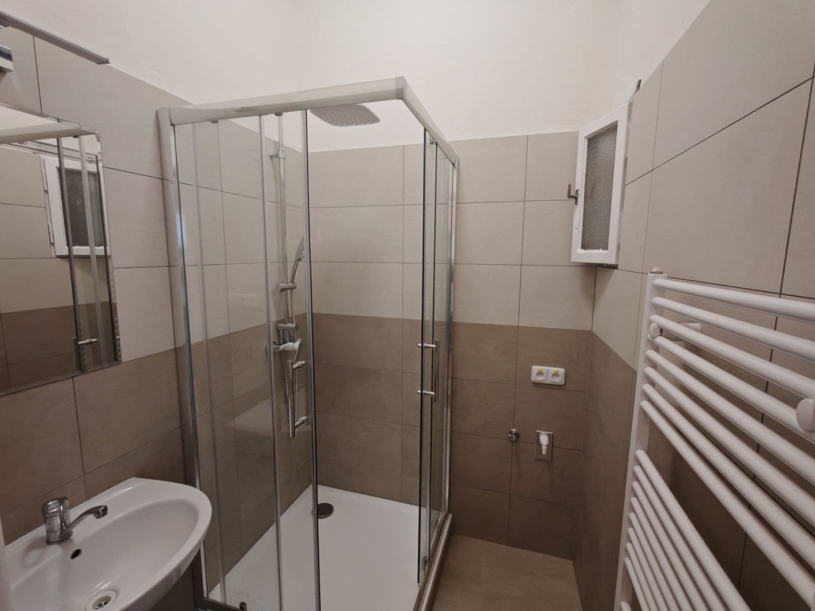 Prenájom bytu 2-izbový 50 m², U Elektrárny, Praha, Praha Prenájom bytu 2-izbový 50 m², U Elektrárny, Praha, Praha