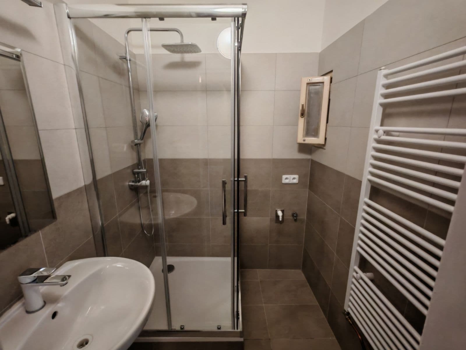 Prenájom bytu 2-izbový 50 m², U Elektrárny, Praha, Praha Prenájom bytu 2-izbový 50 m², U Elektrárny, Praha, Praha