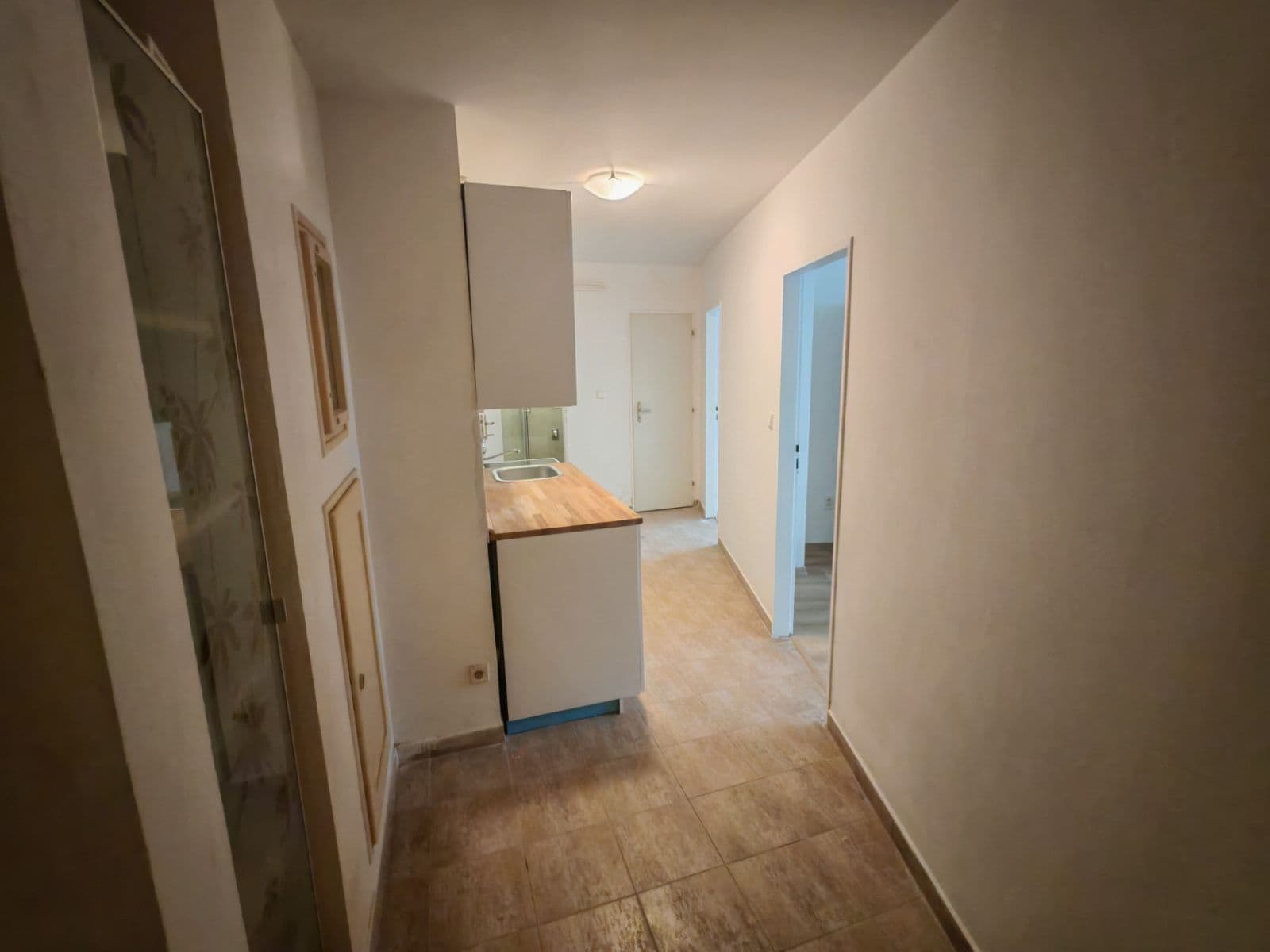 Prenájom bytu 2-izbový 50 m², U Elektrárny, Praha, Praha Prenájom bytu 2-izbový 50 m², U Elektrárny, Praha, Praha