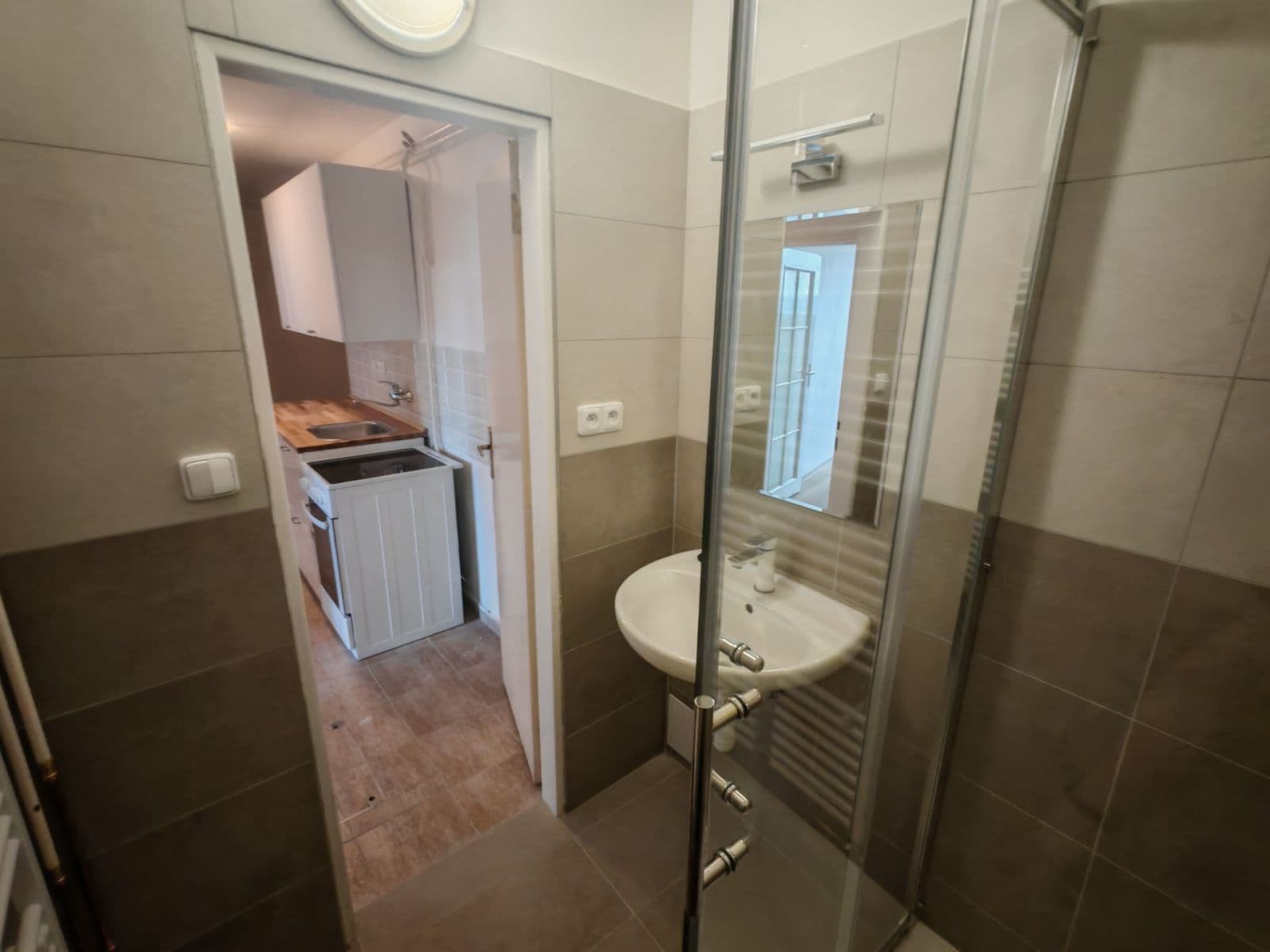 Prenájom bytu 2-izbový 50 m², U Elektrárny, Praha, Praha Prenájom bytu 2-izbový 50 m², U Elektrárny, Praha, Praha