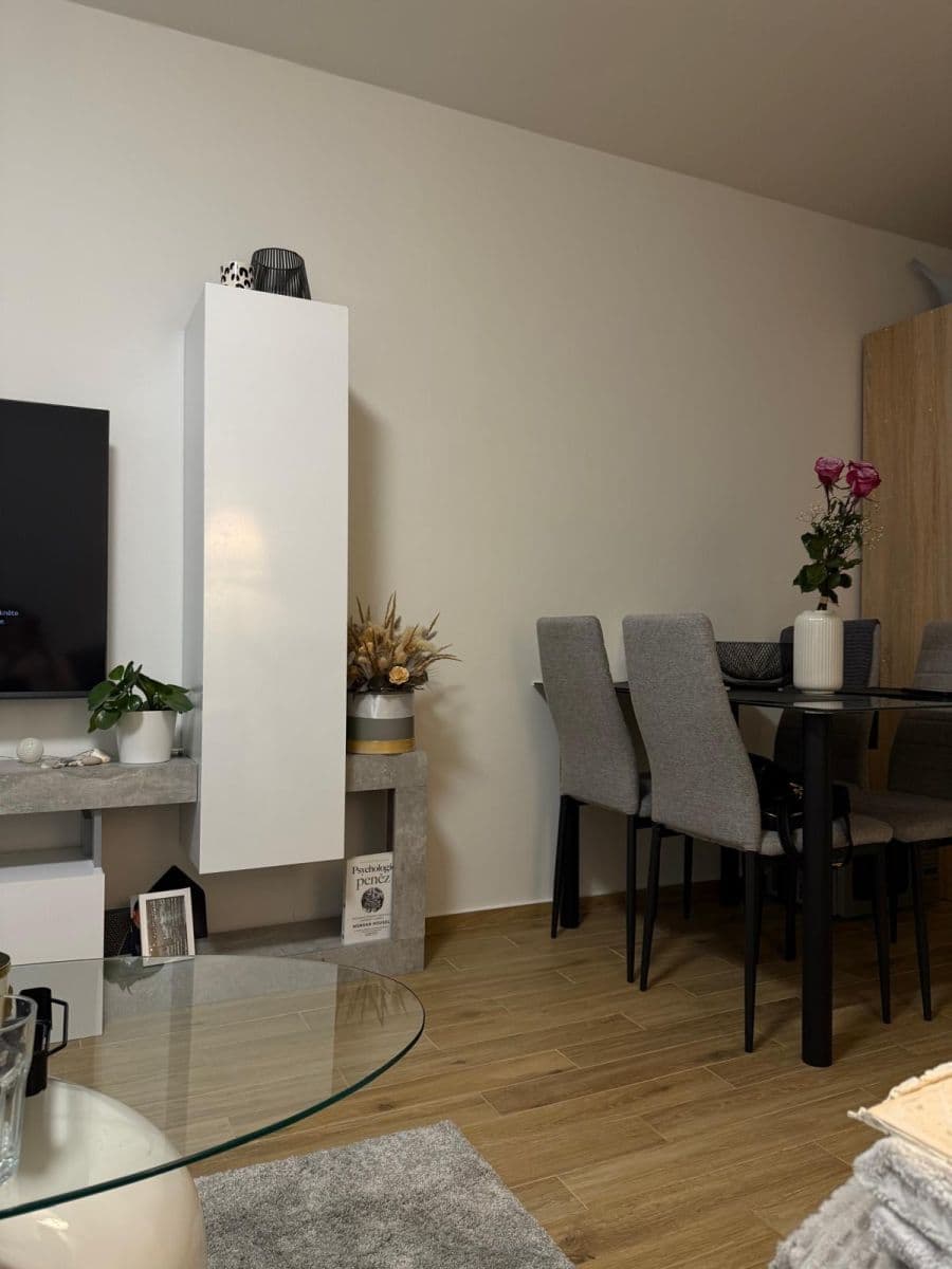 Prenájom bytu 2-izbový 45 m², K vodárně, Čerčany, Středočeský kraj Prenájom bytu 2-izbový 45 m², K vodárně, Čerčany, Středočeský kraj