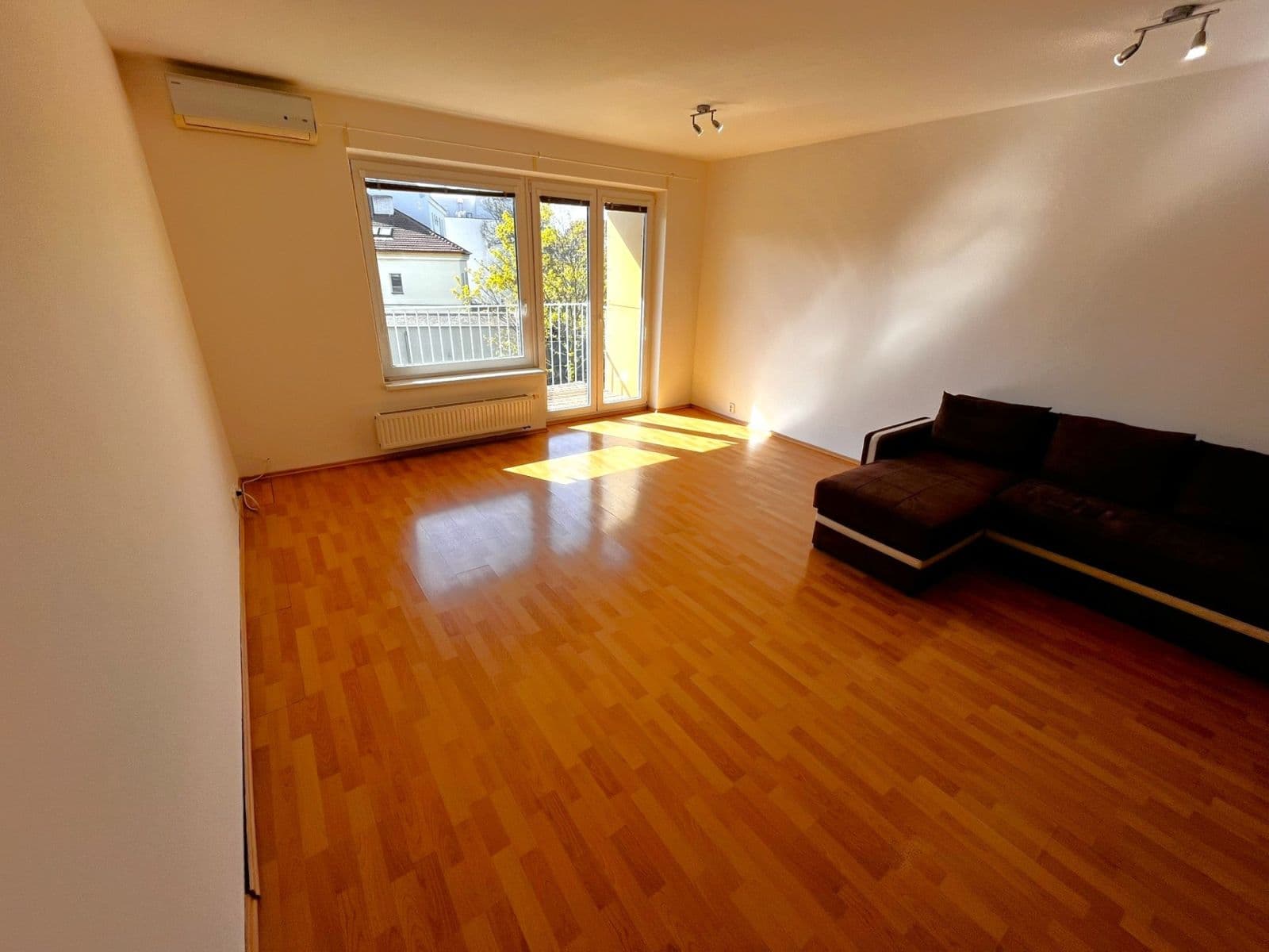 Prenájom bytu 1-izbový 39 m², Kosmova, Brno, Jihomoravský kraj Prenájom bytu 1-izbový 39 m², Kosmova, Brno, Jihomoravský kraj