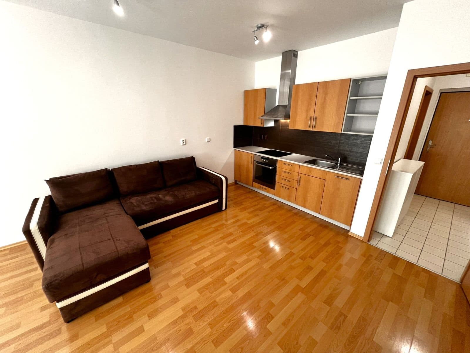 Prenájom bytu 1-izbový 39 m², Kosmova, Brno, Jihomoravský kraj Prenájom bytu 1-izbový 39 m², Kosmova, Brno, Jihomoravský kraj